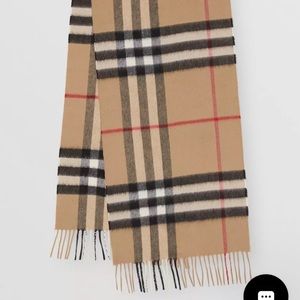 Burberry (The Classic Check Cashmere scarf)